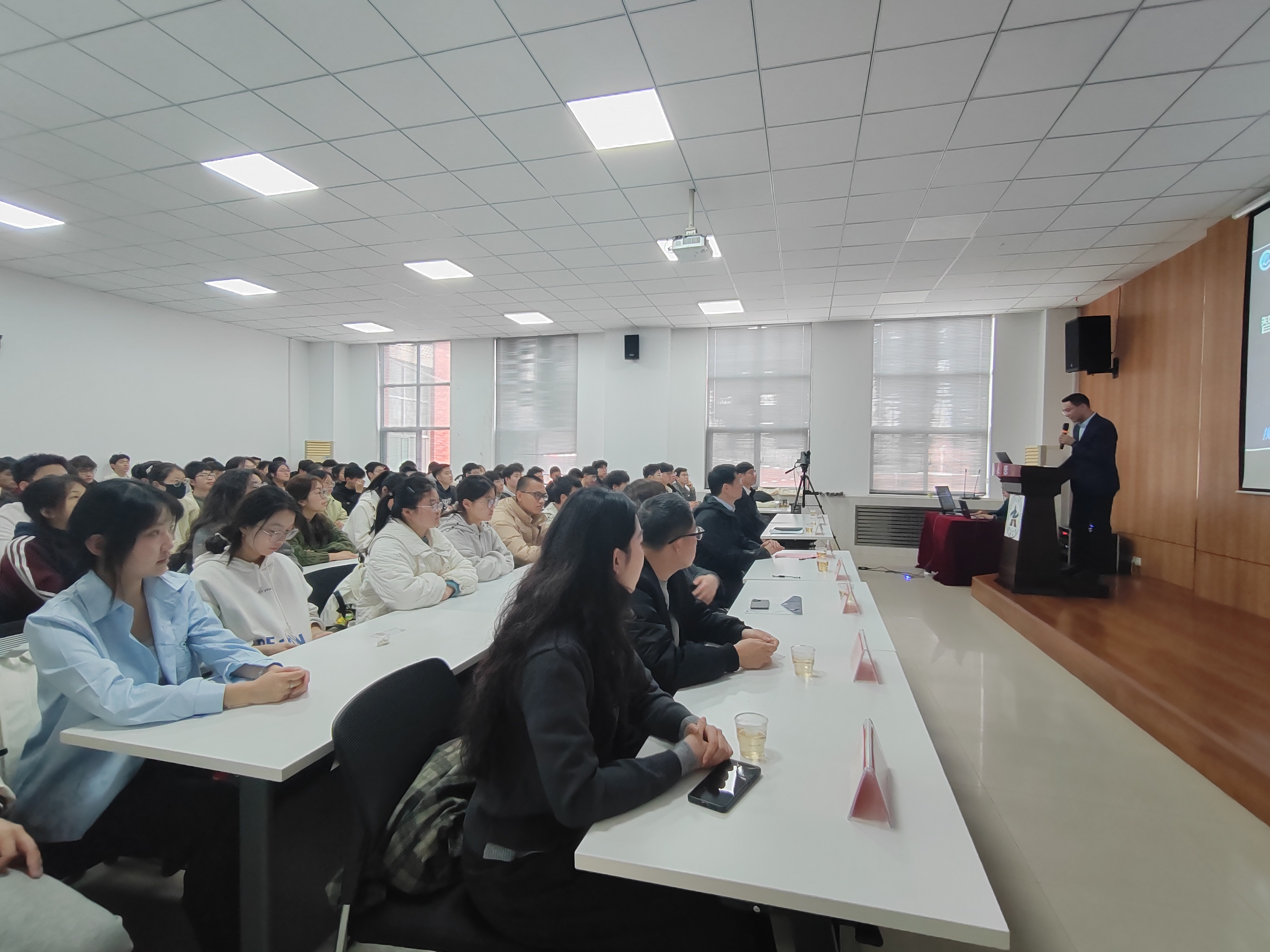 图3信创联盟大讲堂.jpg